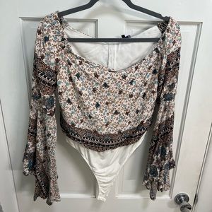 South Moon Under, Abbeline Off-Shoulder Bell-Sleeve Bodysuit